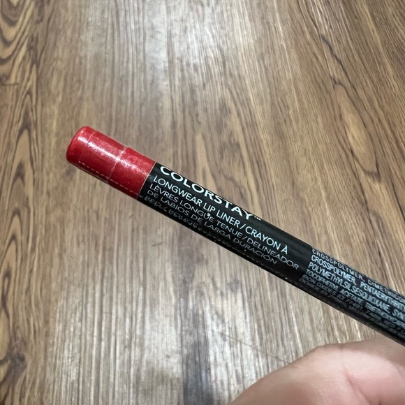 NEW Revlon Colorstay Longwear Lip Liner Red - Picture 2 of 3